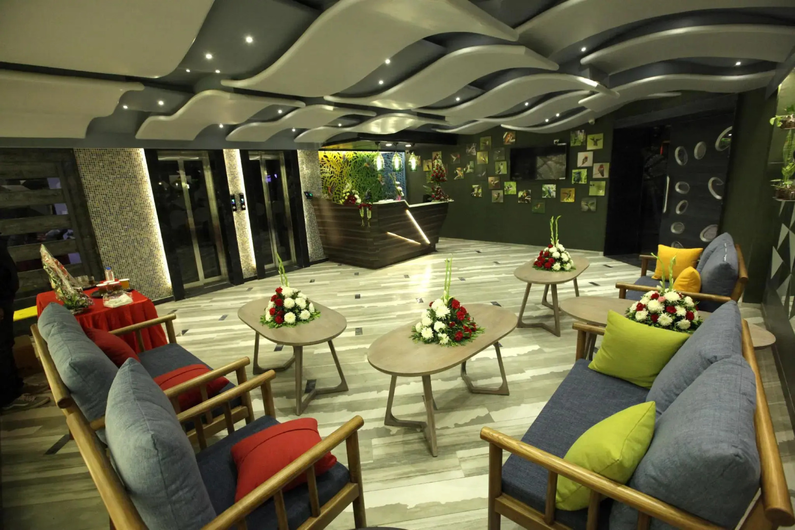 Hummingbird Hotel and Banquet