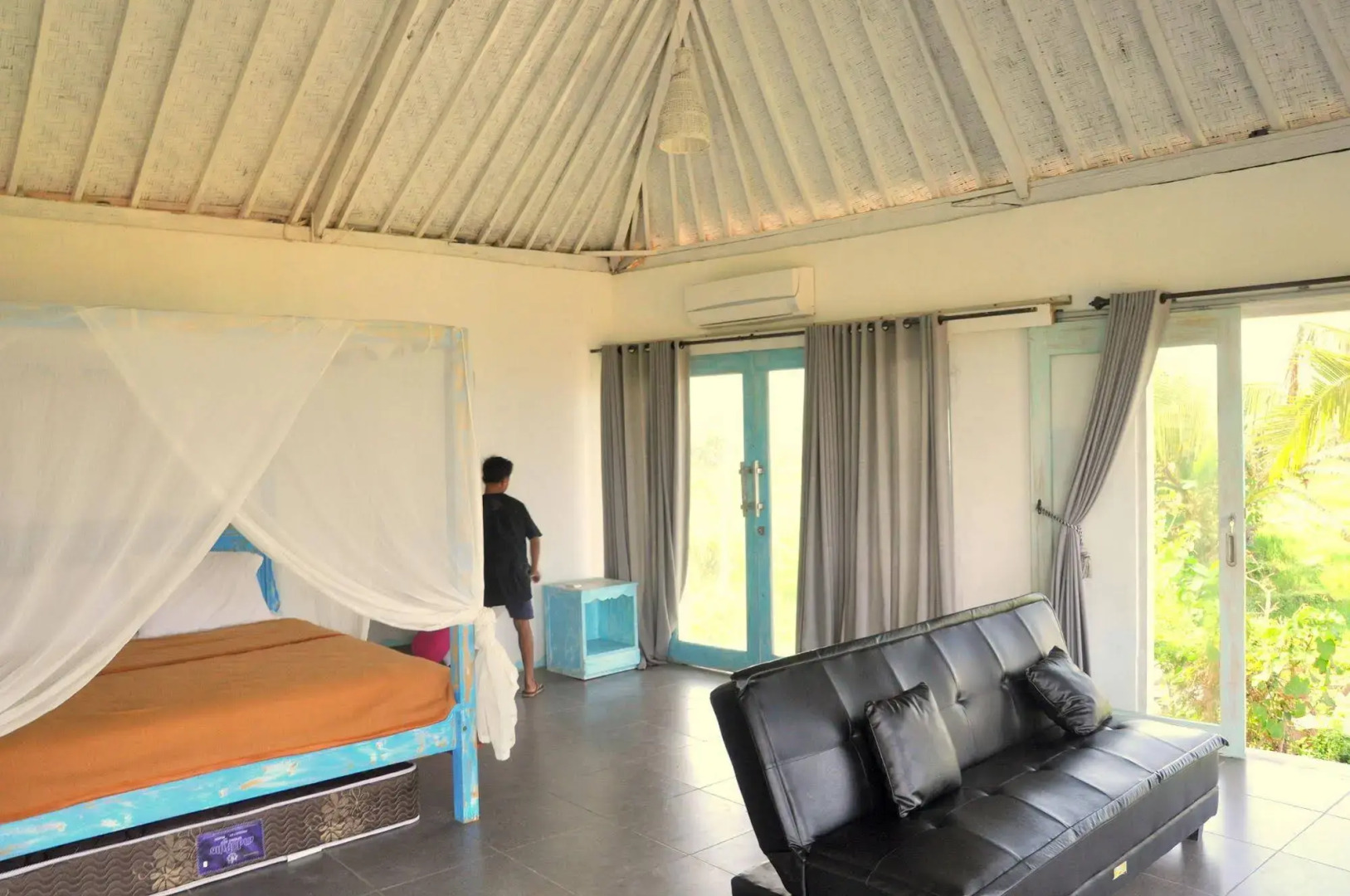 Dikaloha Medewi Surfcamp