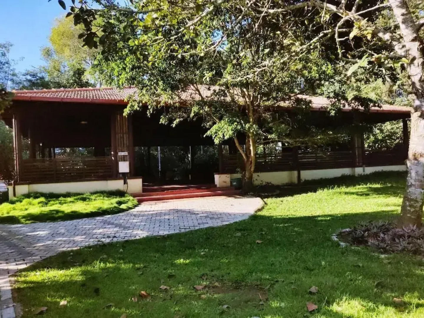 Kadkani Riverside Resort