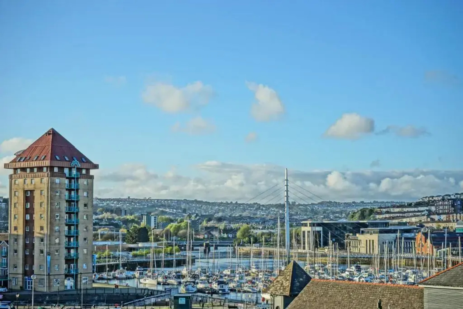 Penthouse Swansea Marina City Centre 100m from Beach