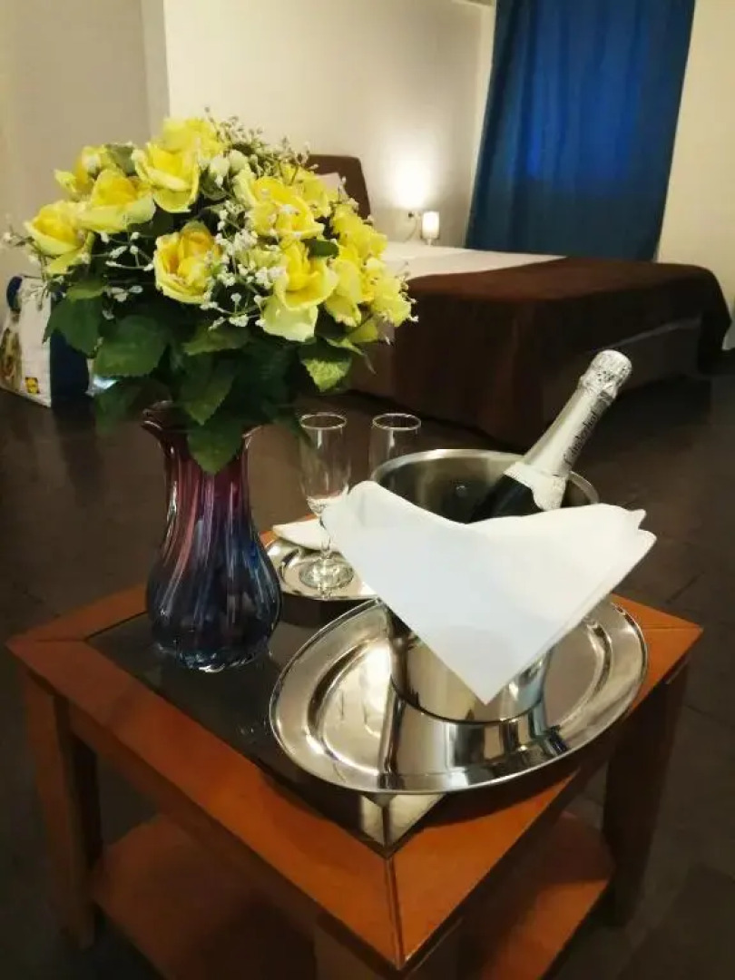 Athens-luxurious-suite 40