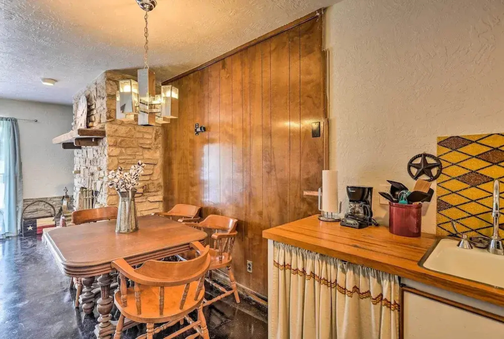 Wimberley Retreat w/ Grill < 2 Mi to Jacob's Well!