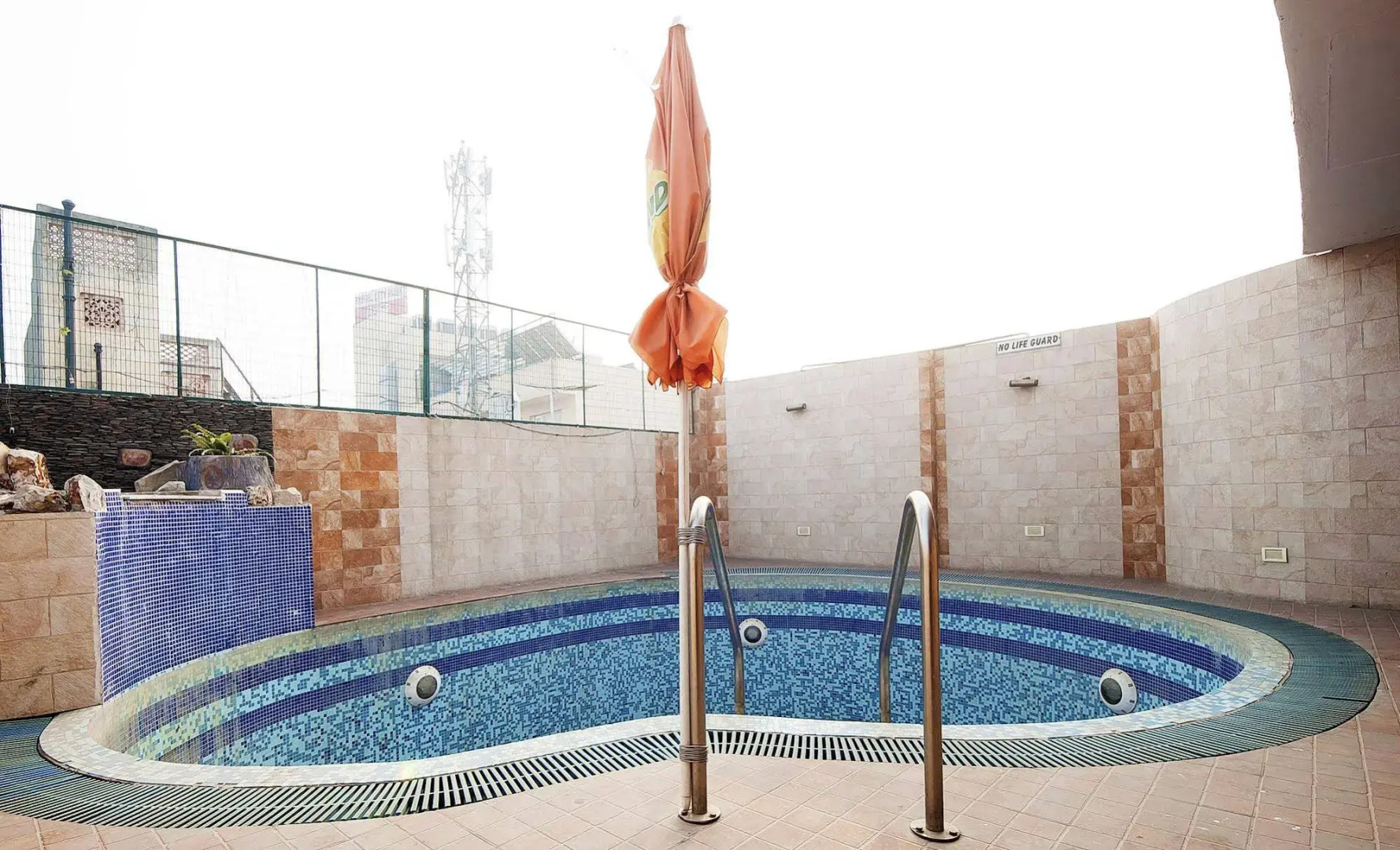 OYO Flagship 113 Golden Temple Road