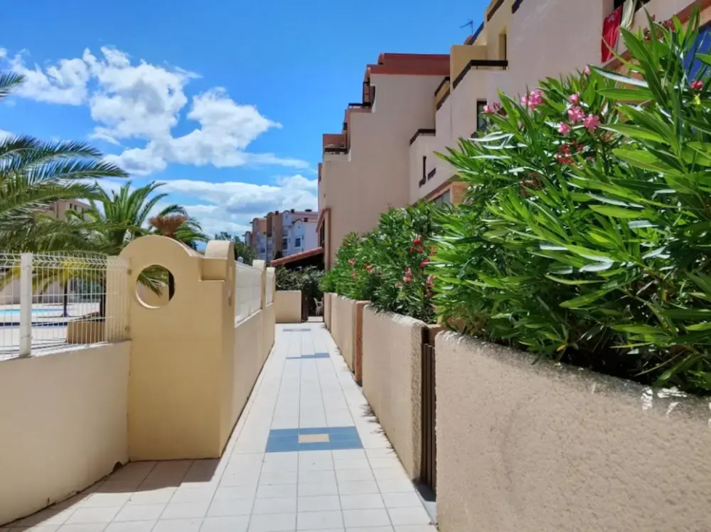 Apartment With one Bedroom in Gruissan, With Shared Pool, Furnished Terrace and Wifi
