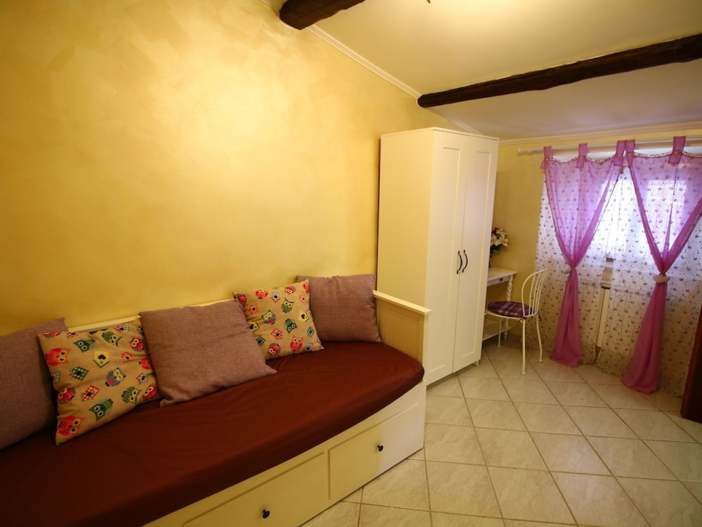 Simplistic Apartment in Tivoli near Forest & Supermarket