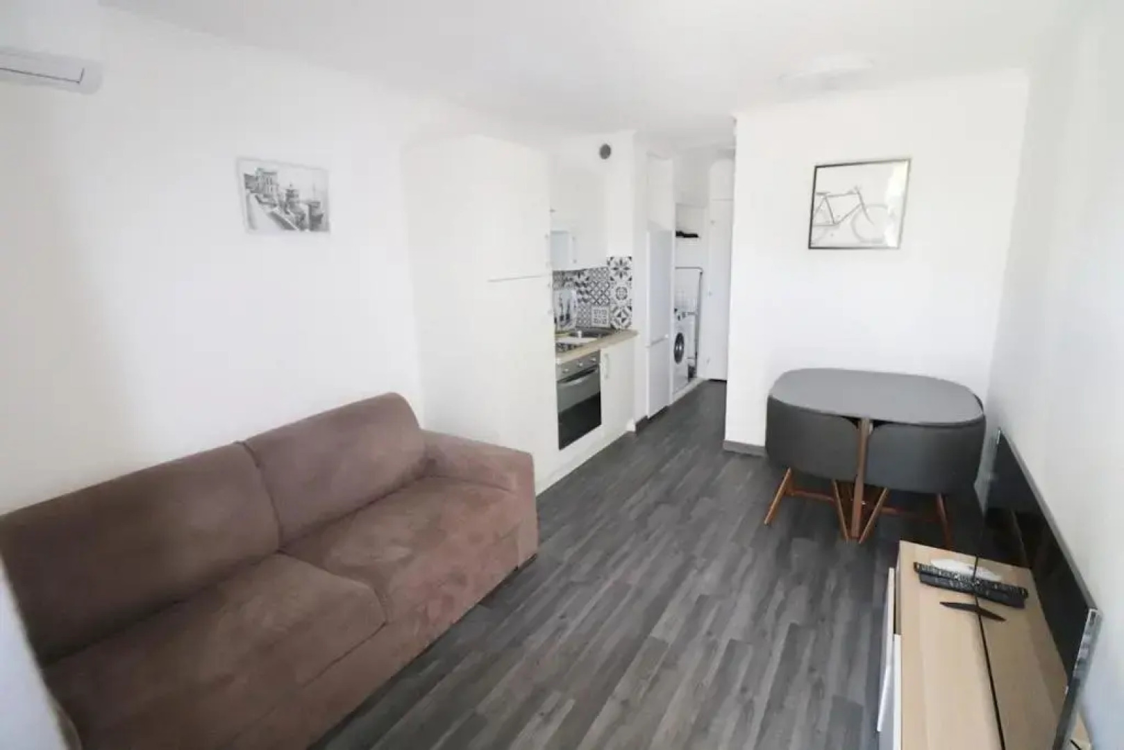 Superbe 2 pièce tout confort , PISCINE /AC/PARKING