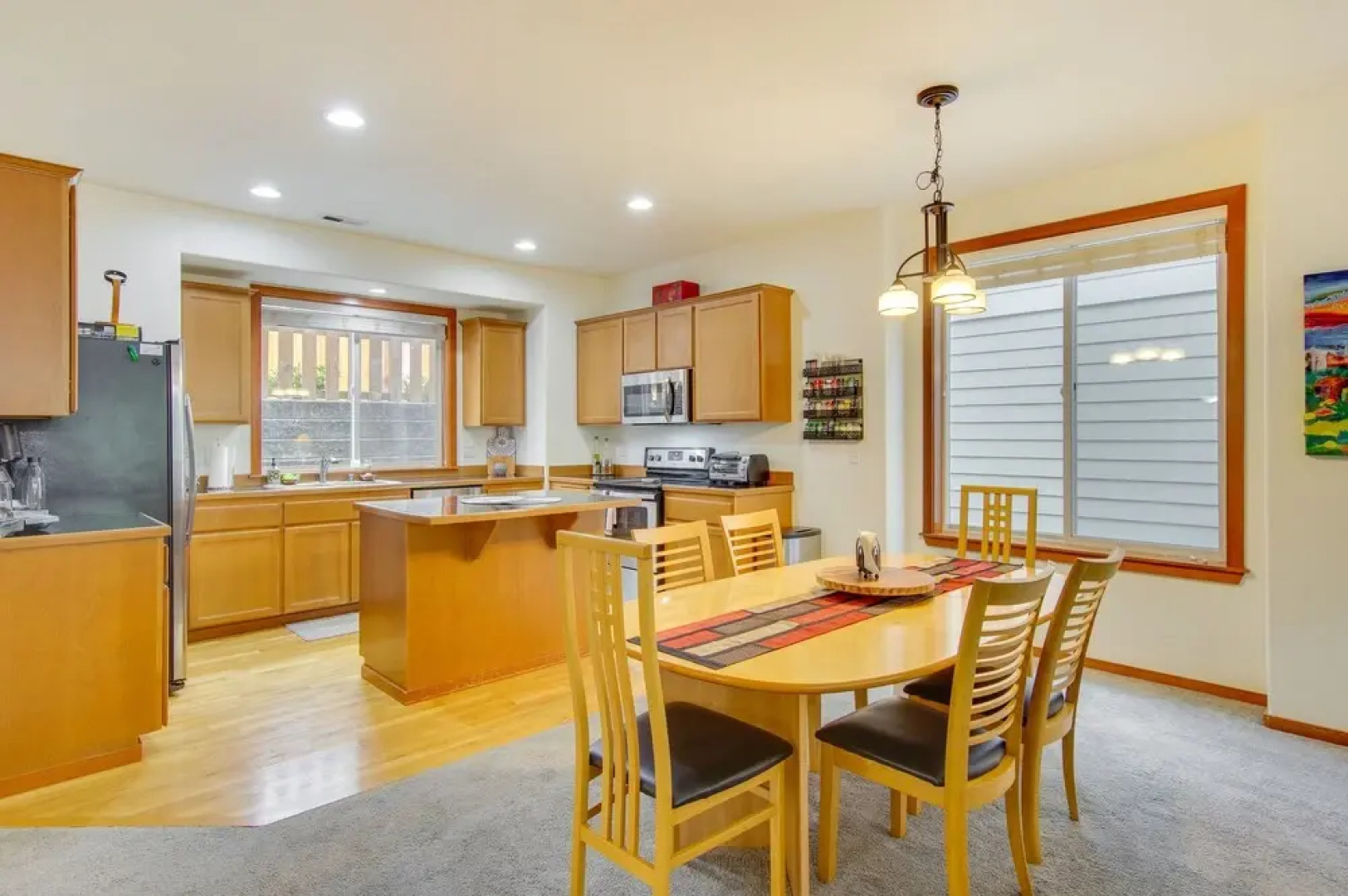 Wfh-friendly Townhome Rental Near Ferry in Everett