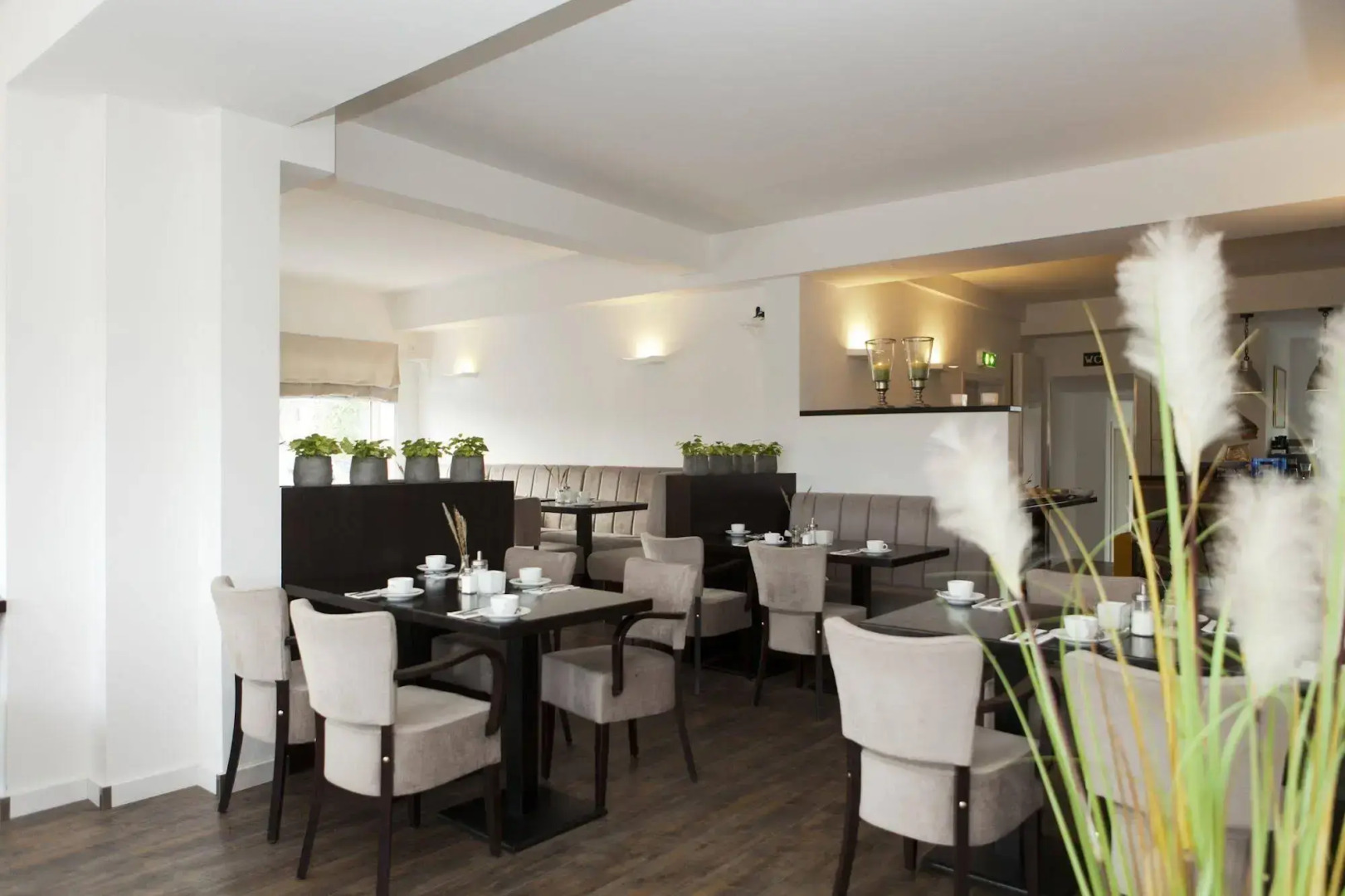 Beach Hotel California