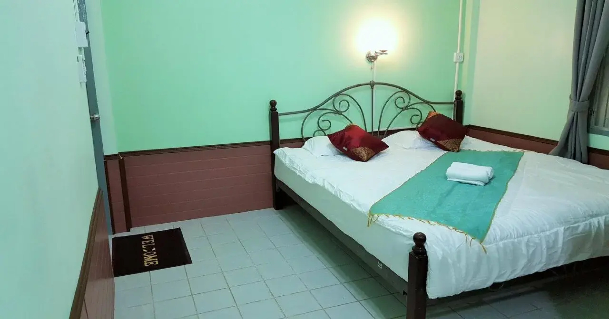 Rurtark Rakturr At 8 Riew Boutique