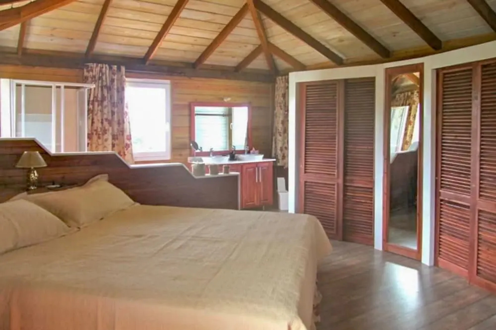 Luxury, 4-bedroom Villa With a Swimming Pool and Superb sea Views