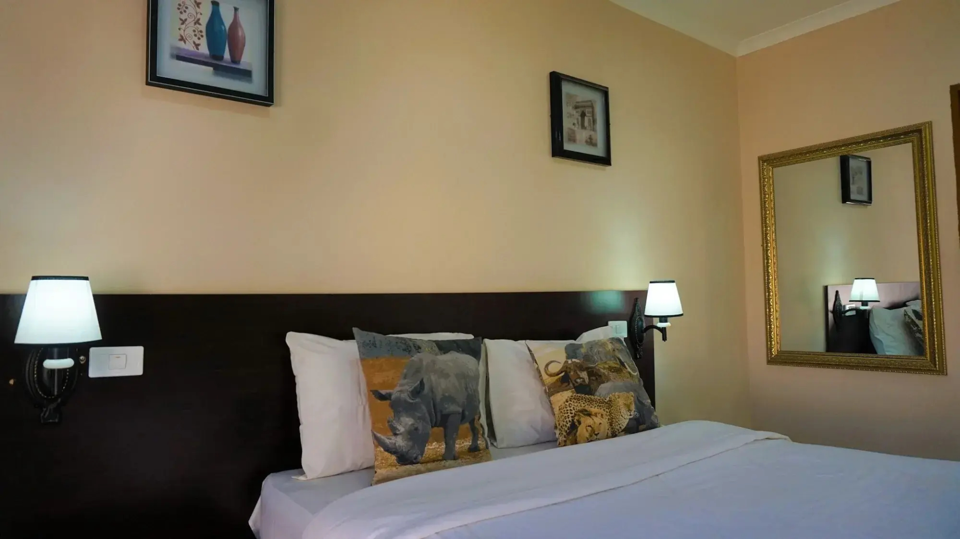 Tasha Lodge and Tours