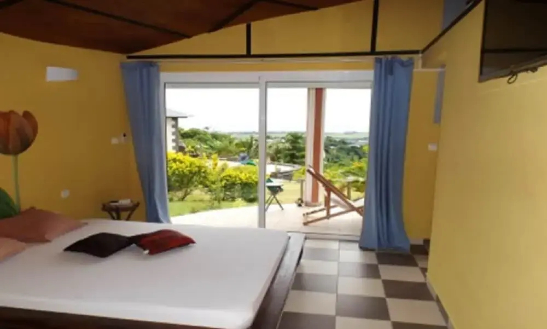 House With one Bedroom in Saint Joseph, With Wonderful Mountain View, Enclosed Garden and Wifi Near the Beach