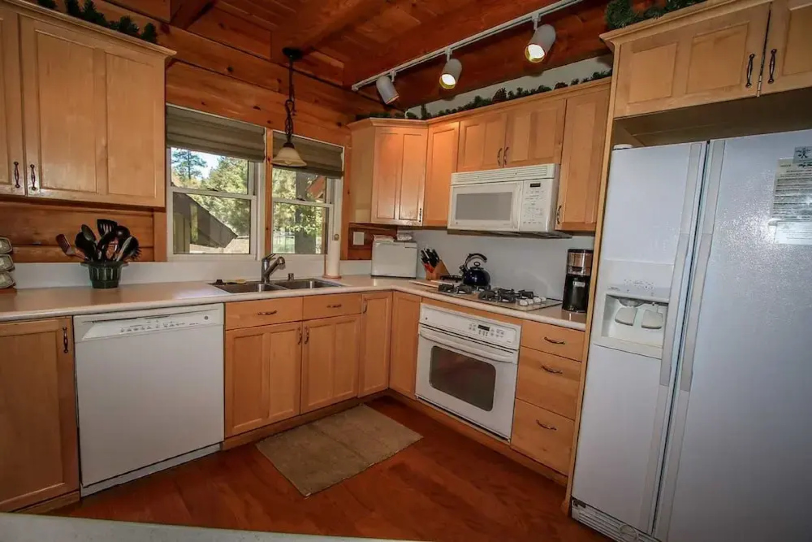 Arktos Jewel-589 by Big Bear Vacations