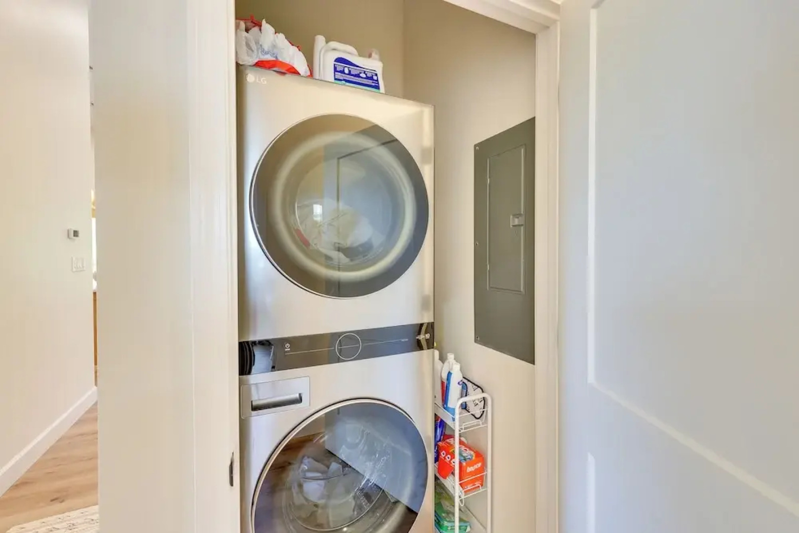 Modern, Riverfront Family House w/ Balcony & Grill