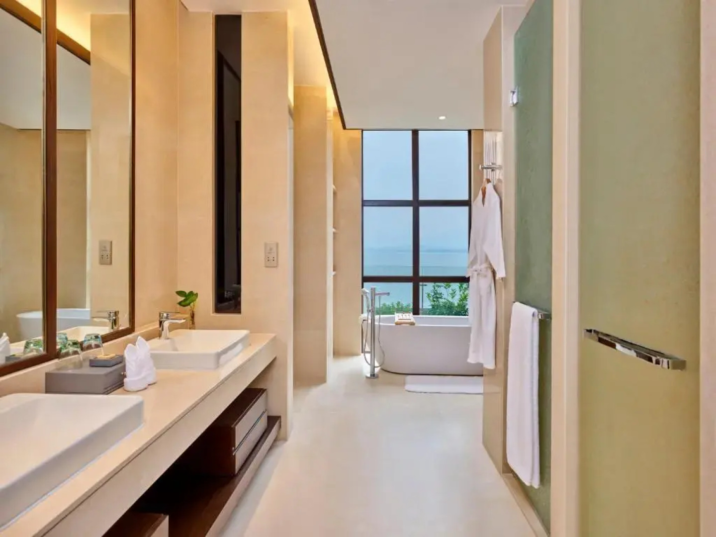 Lushan West Sea Resort, Curio Collection by Hilton