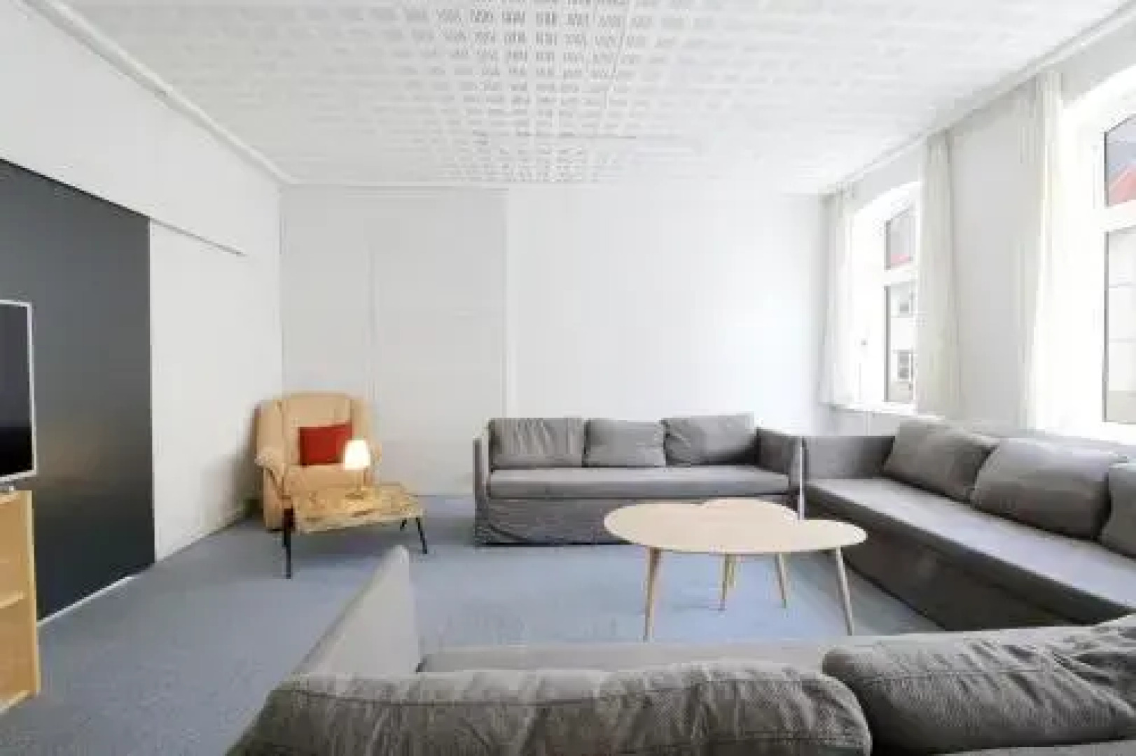 Kongensgade 32. 1 floor to the right