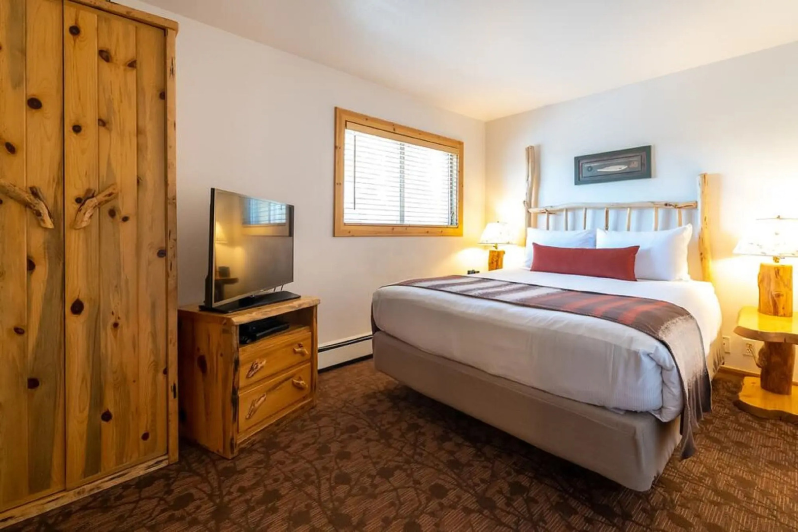 Red Wolf Lakeside Lodge