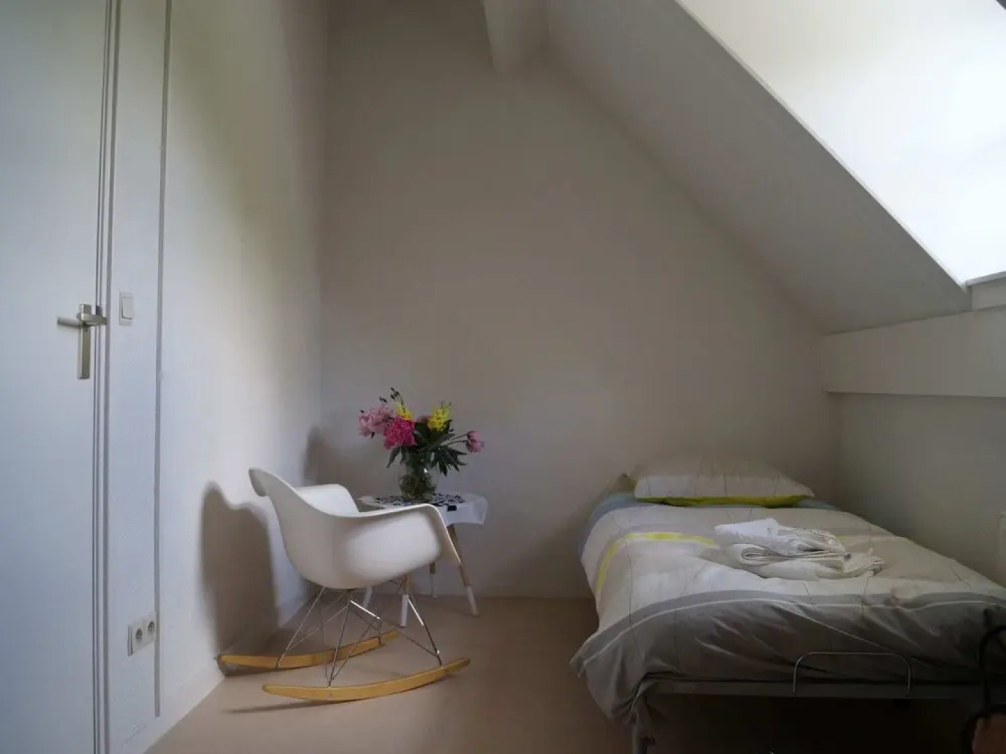 Luxurious, Detached Holiday Home Right by the Water