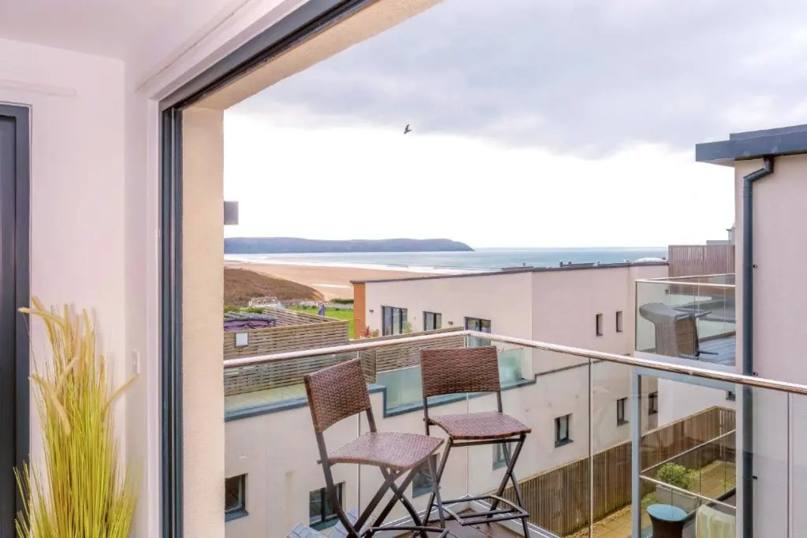 12 Putsborough - luxury flat, 4 minutes to Woolacombe beach with shared indoor pool.