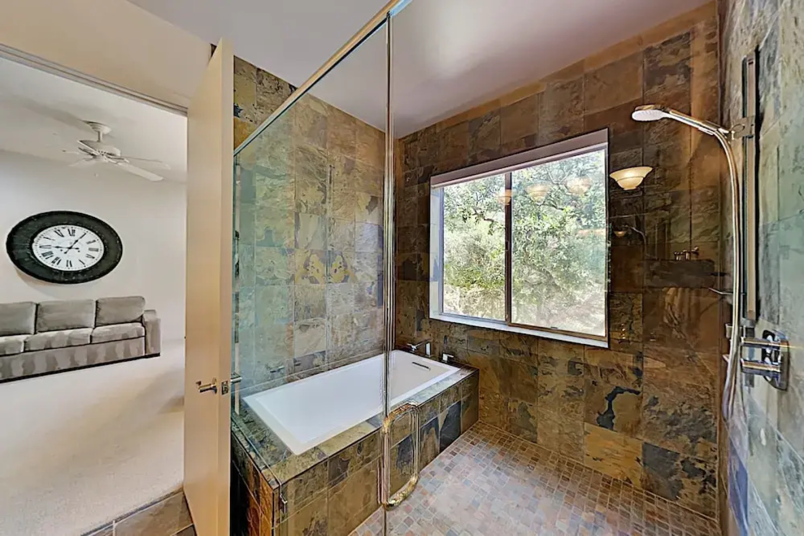 2600 Glen Ellen Home - 3 Br home by RedAwning