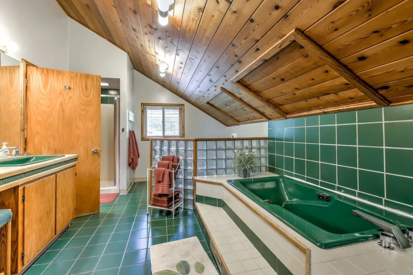 438midsu 4 Bedroom Home