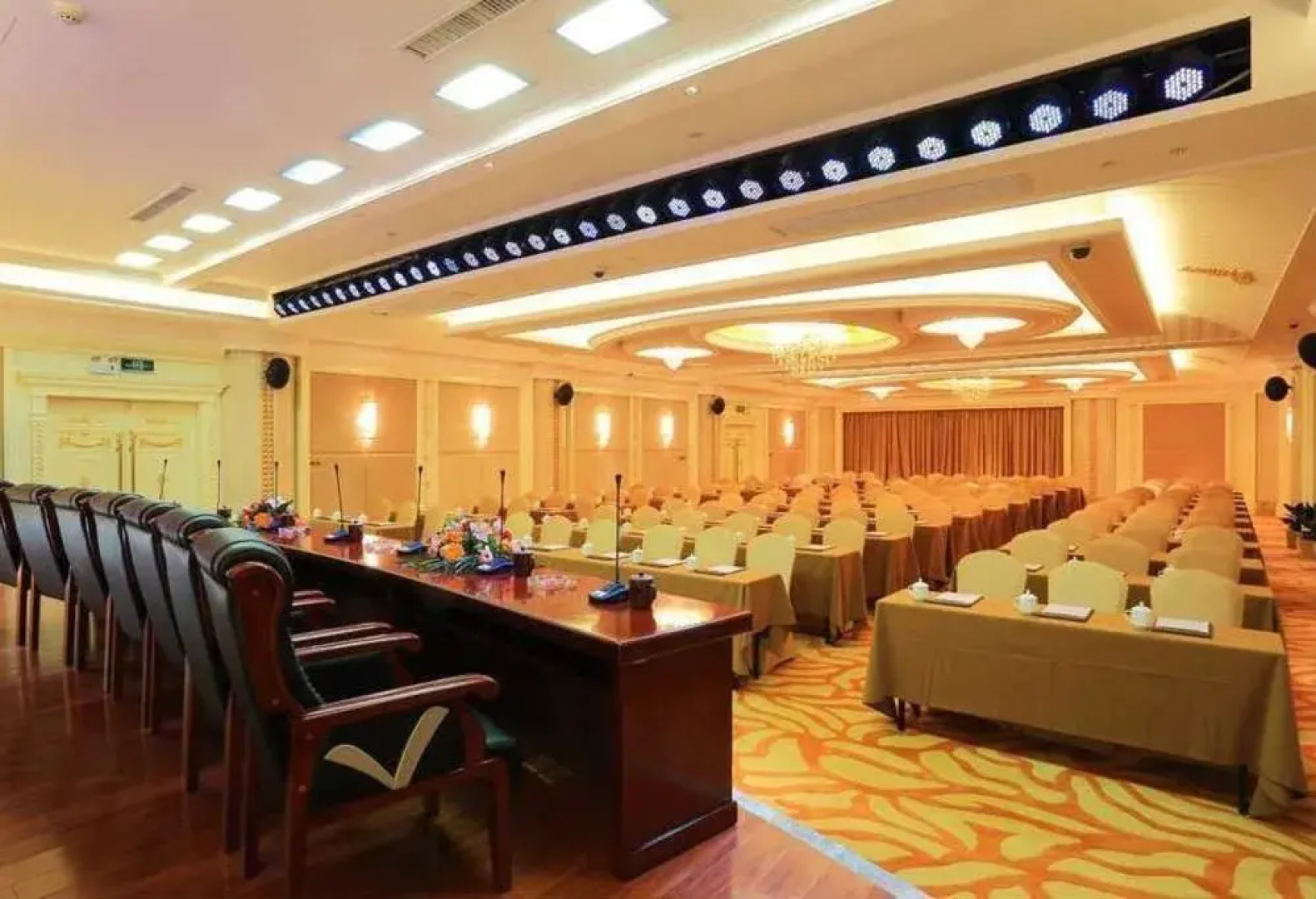 Zhang Jia Jie Cili Hotel