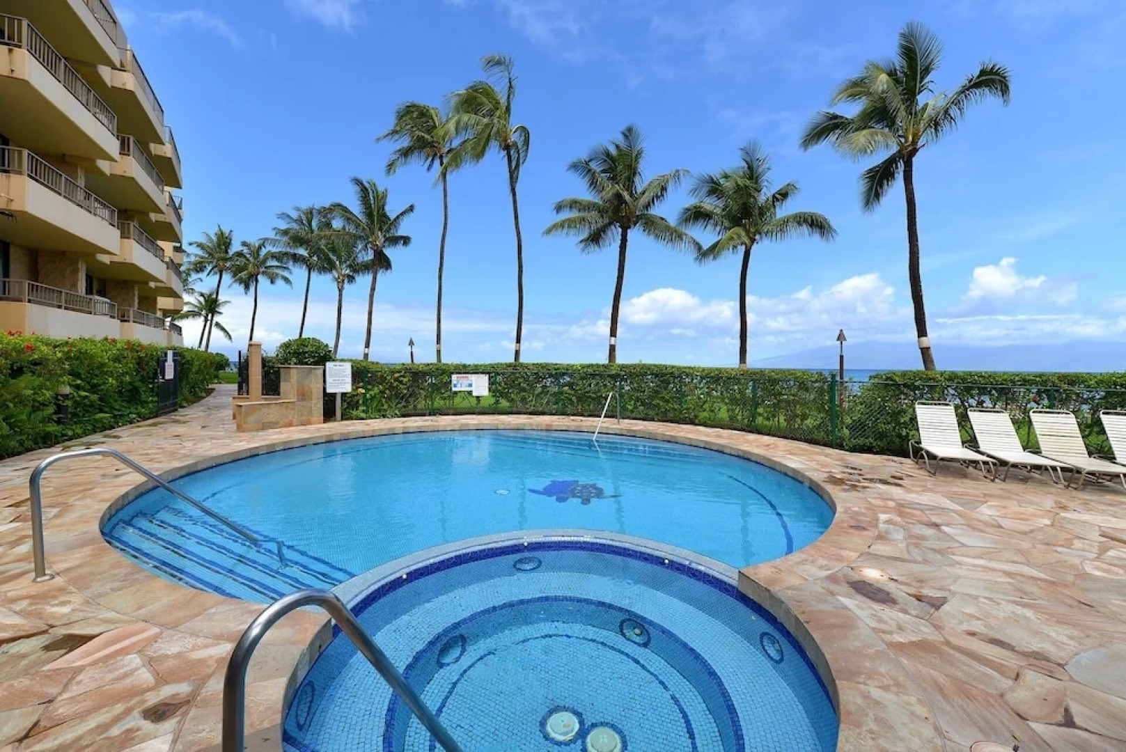 Paki Maui #420 - 1 Br condo by RedAwning