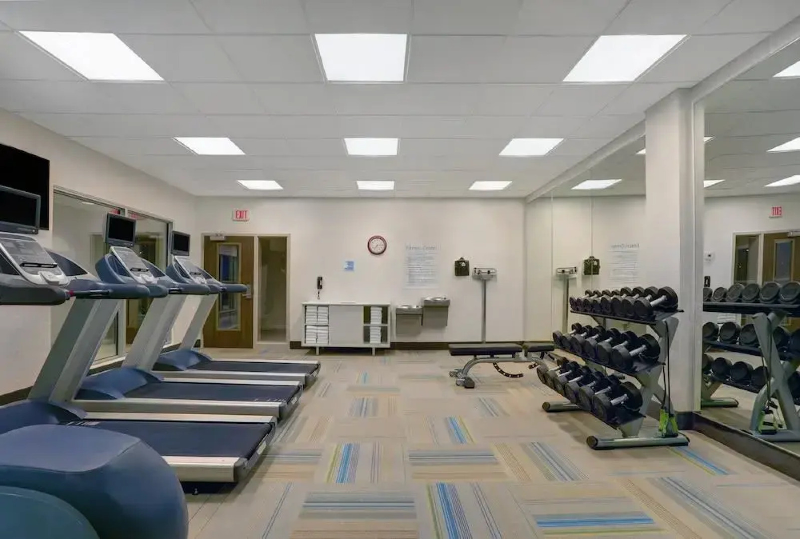 Holiday Inn Express & Suites Lenexa Overland Park Area