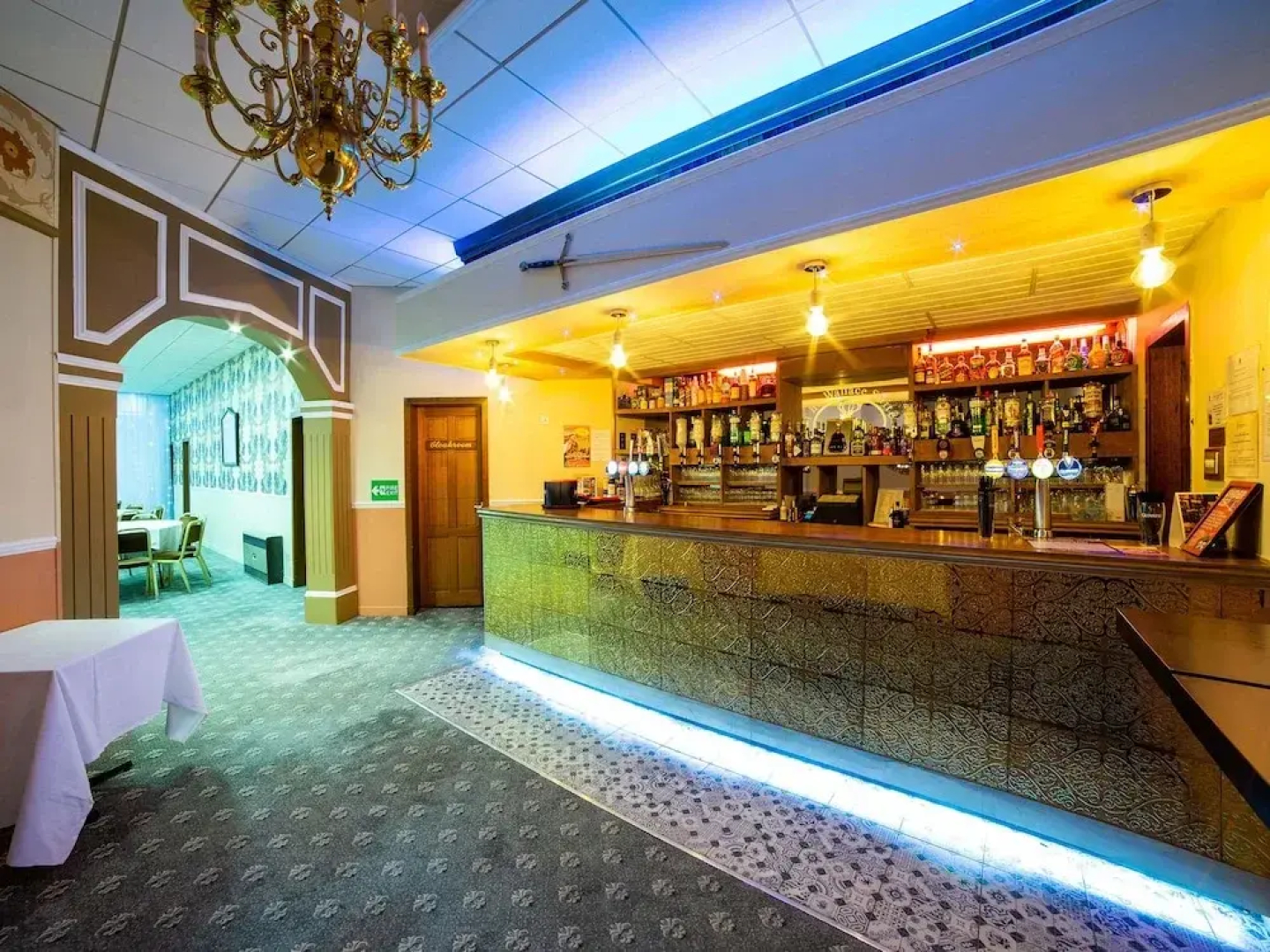 Oyo Douglas Hotel