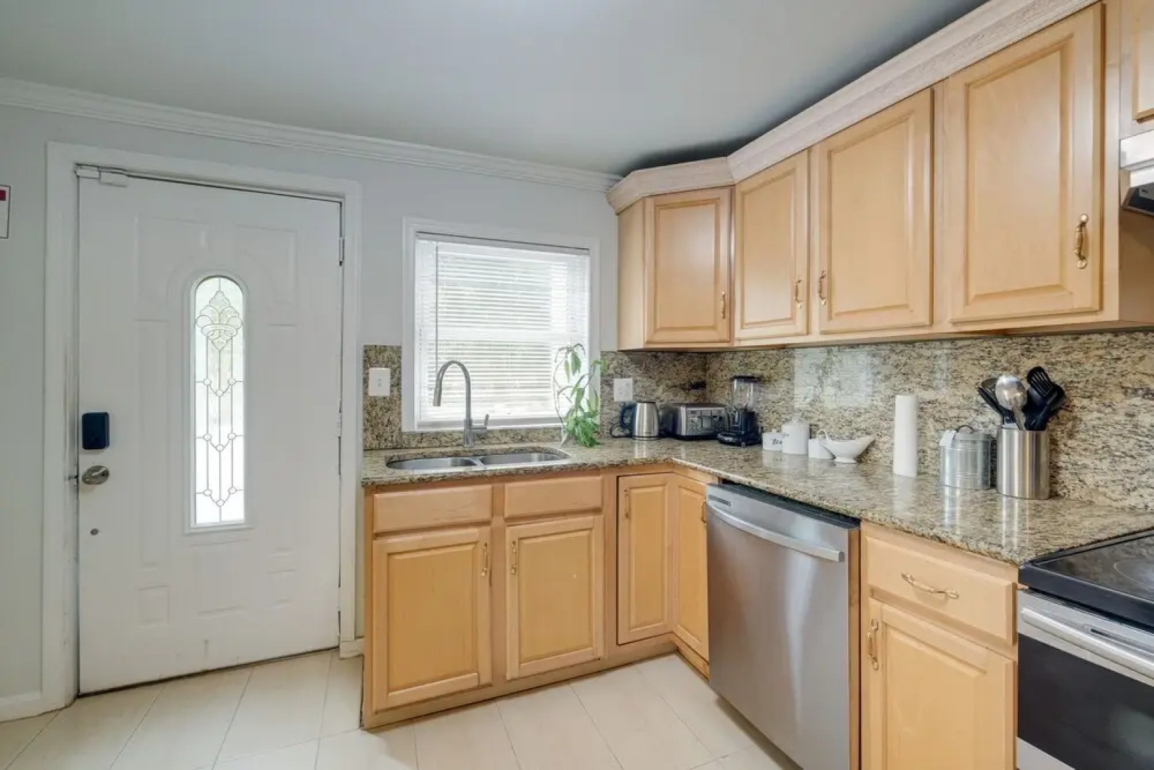 Spacious Triangle Townhome - Near Hiking & Golf!