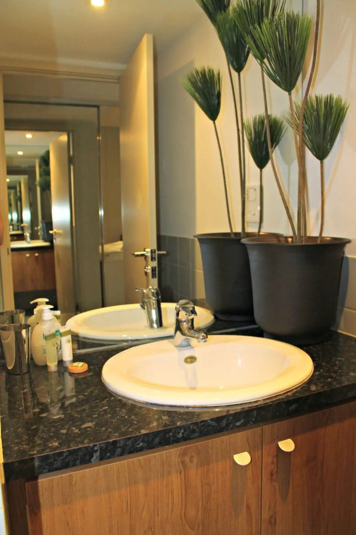 Adelaide Dress Circle Apartments - North Terrace