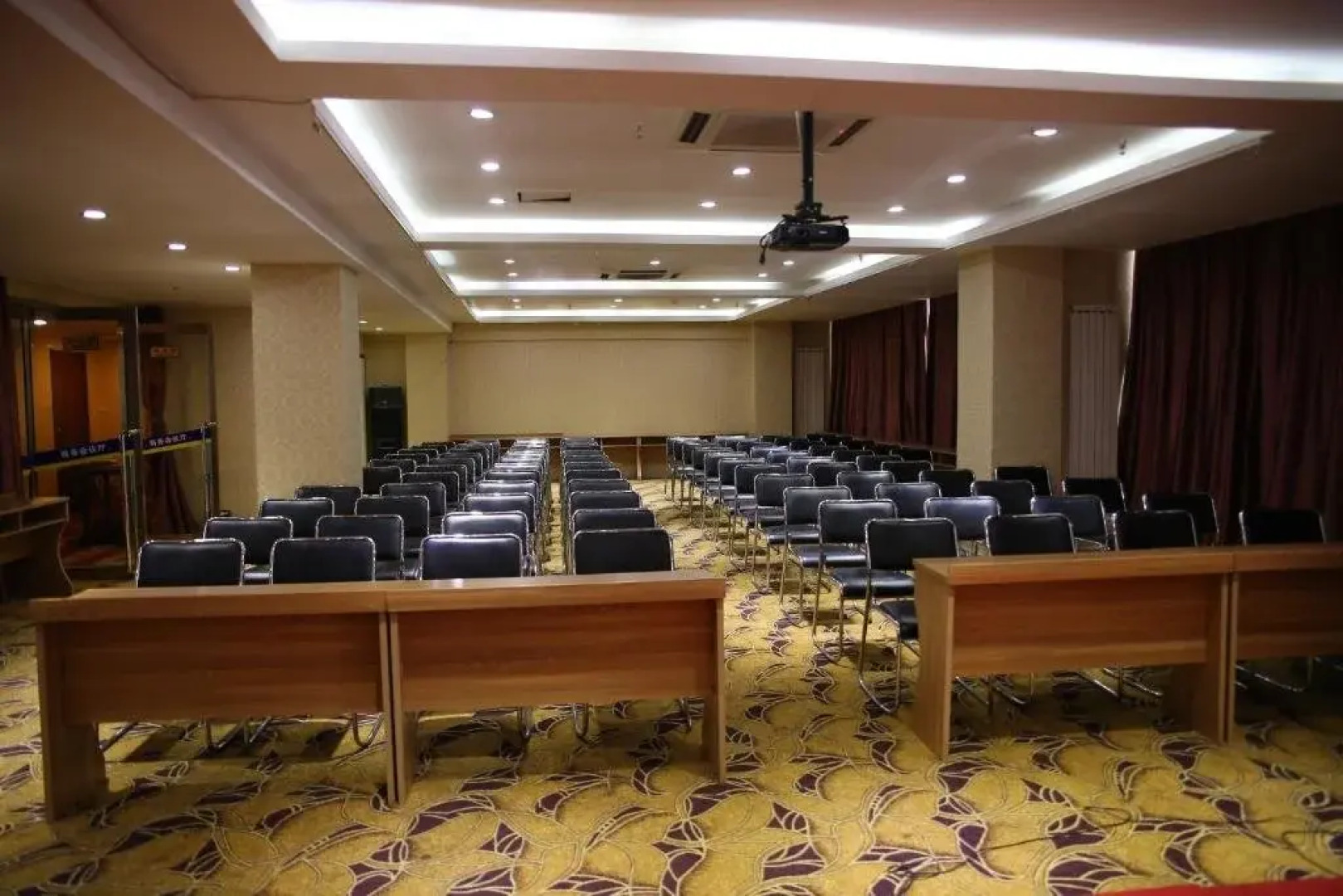 Longhua Business Hotel