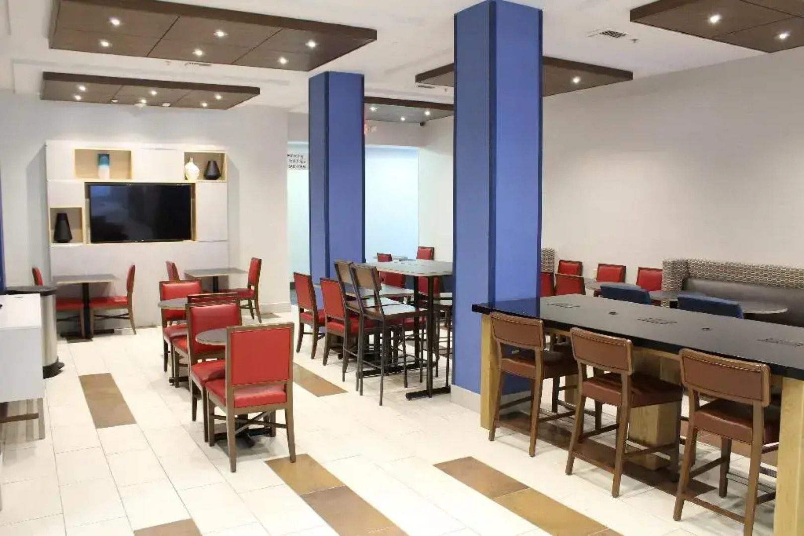 Holiday Inn Express & Suites Napa American Canyon by IHG