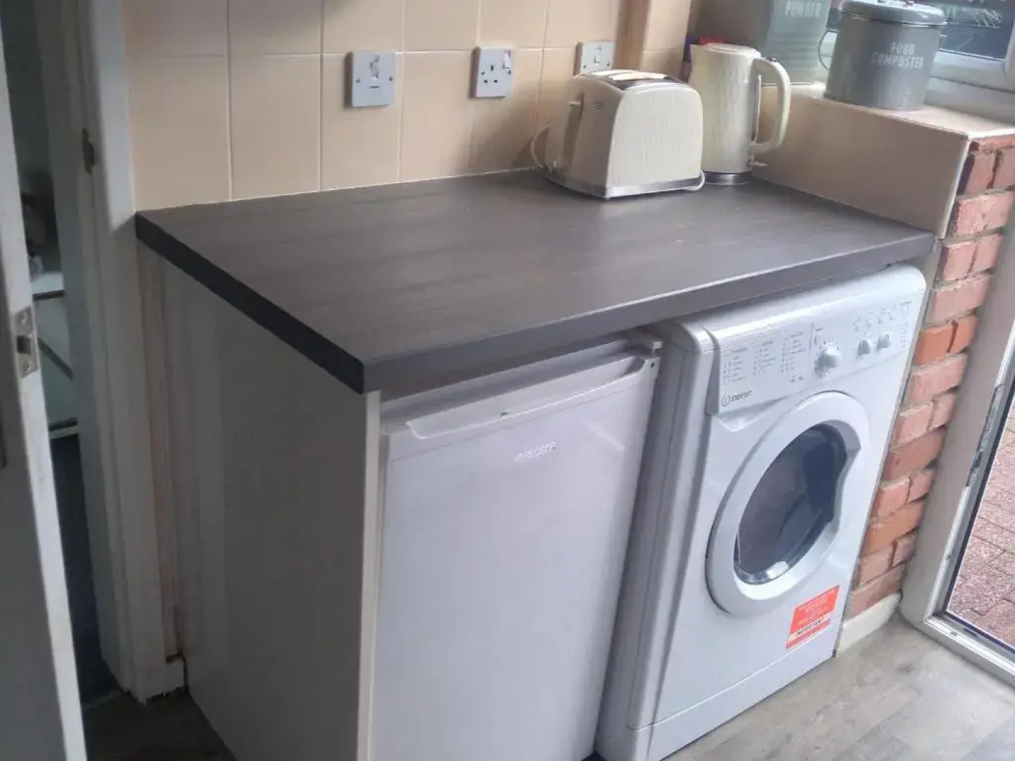 2 Bed House - Sleeps 4 - Pets - Garden - Parking