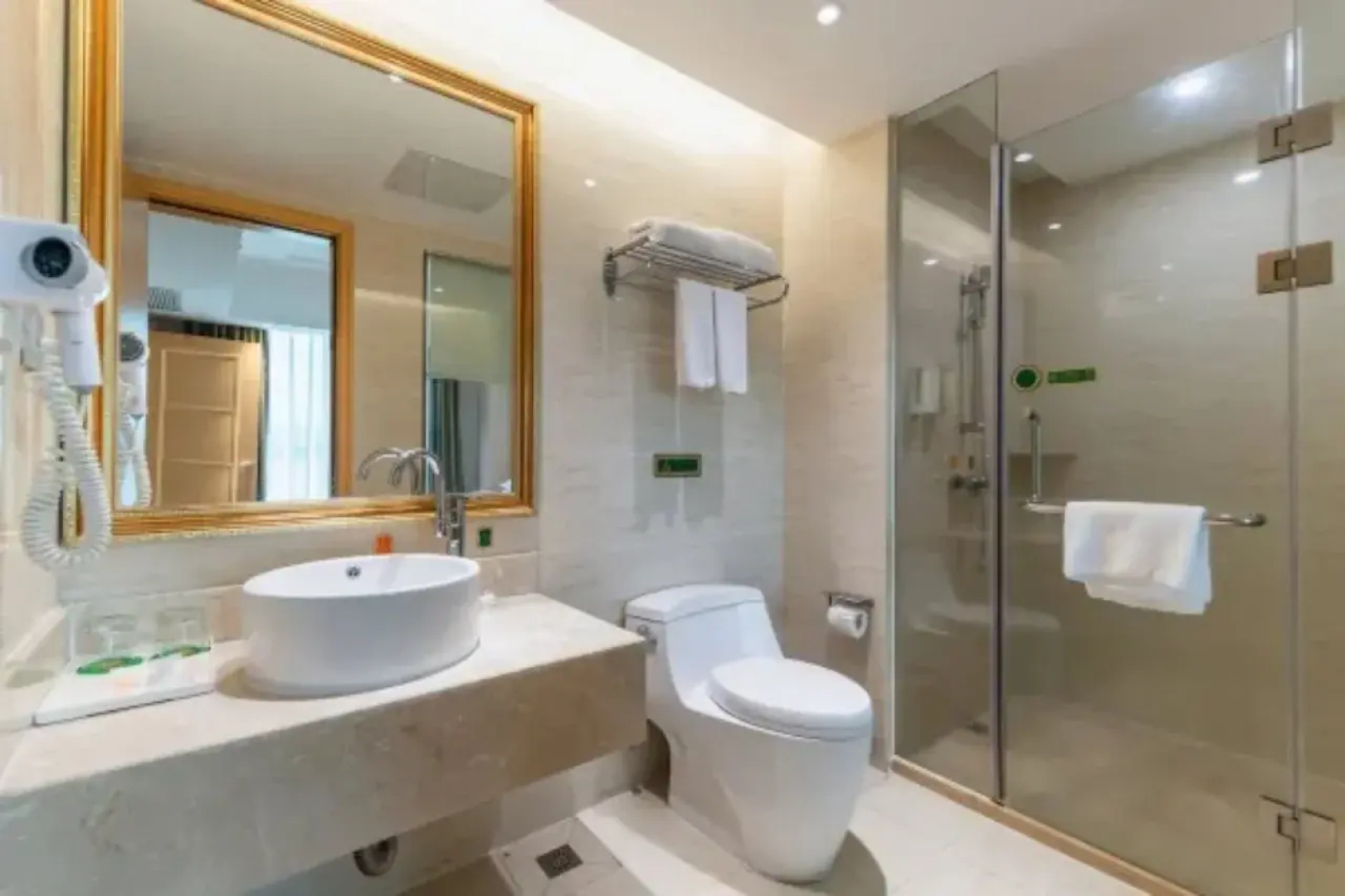 Vienna Hotel (Ledong Gongyuan)