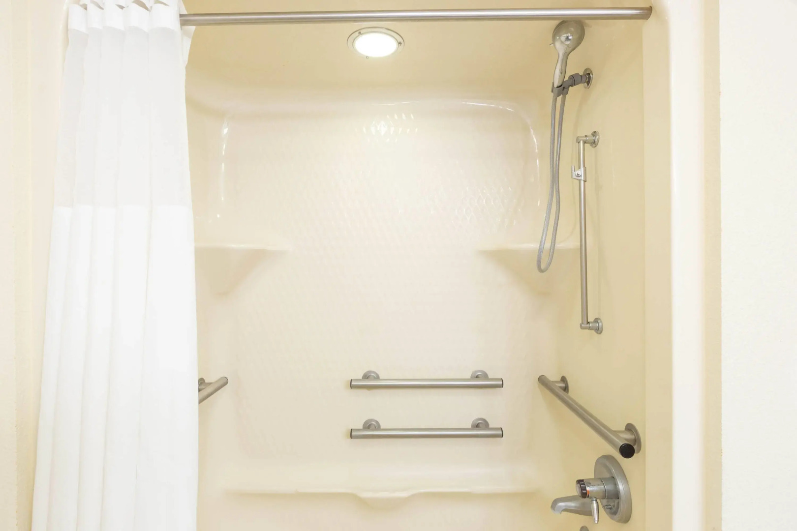 Baymont Inn & Suites by Wyndham Mukwonago