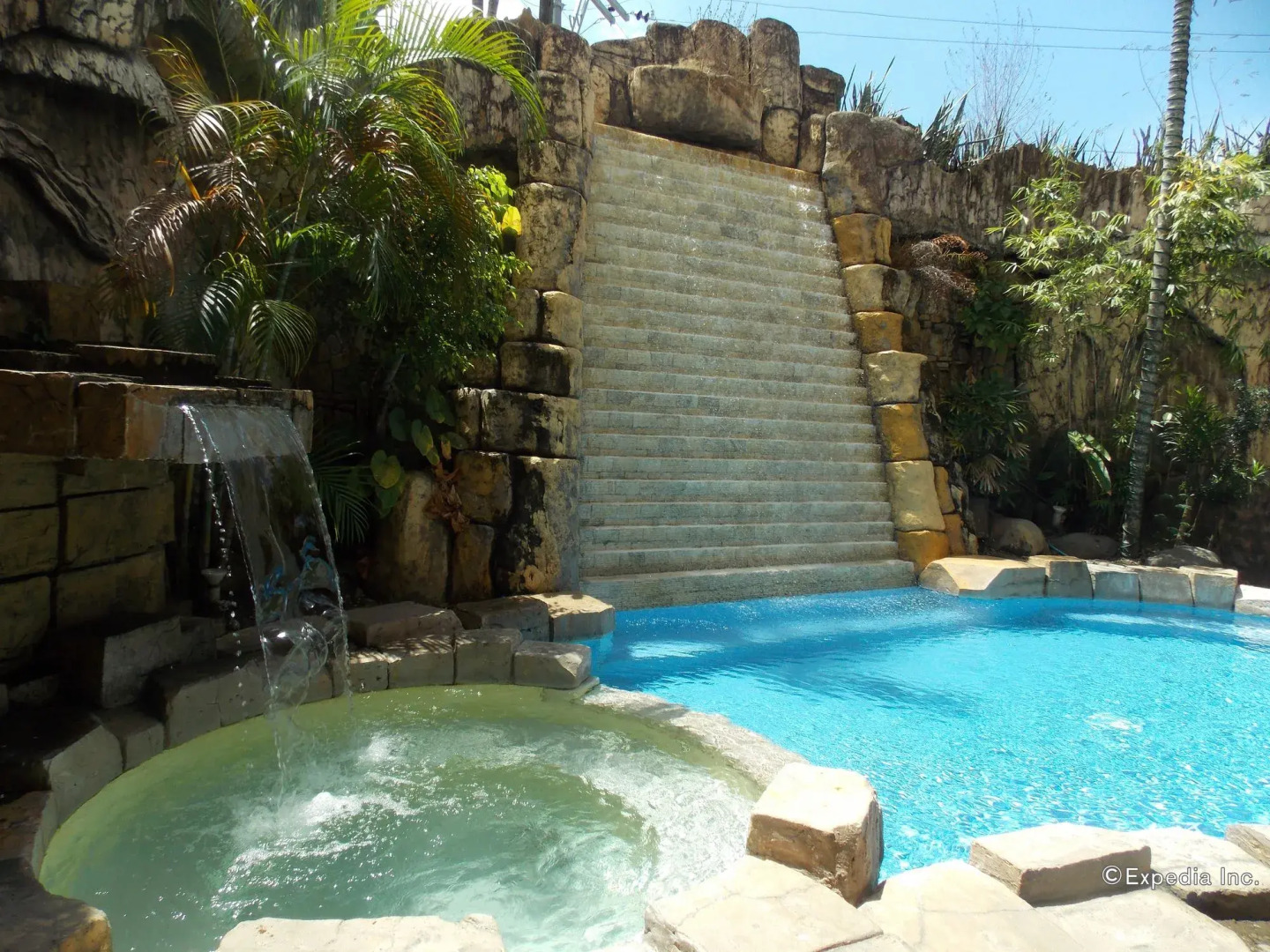 Goldenfield Kundutel Hotel