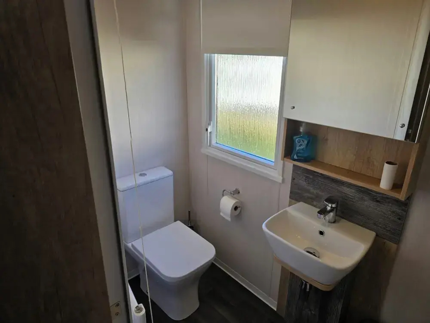 3 Bed-sleeps 8-free Parking-5 Min to Beach