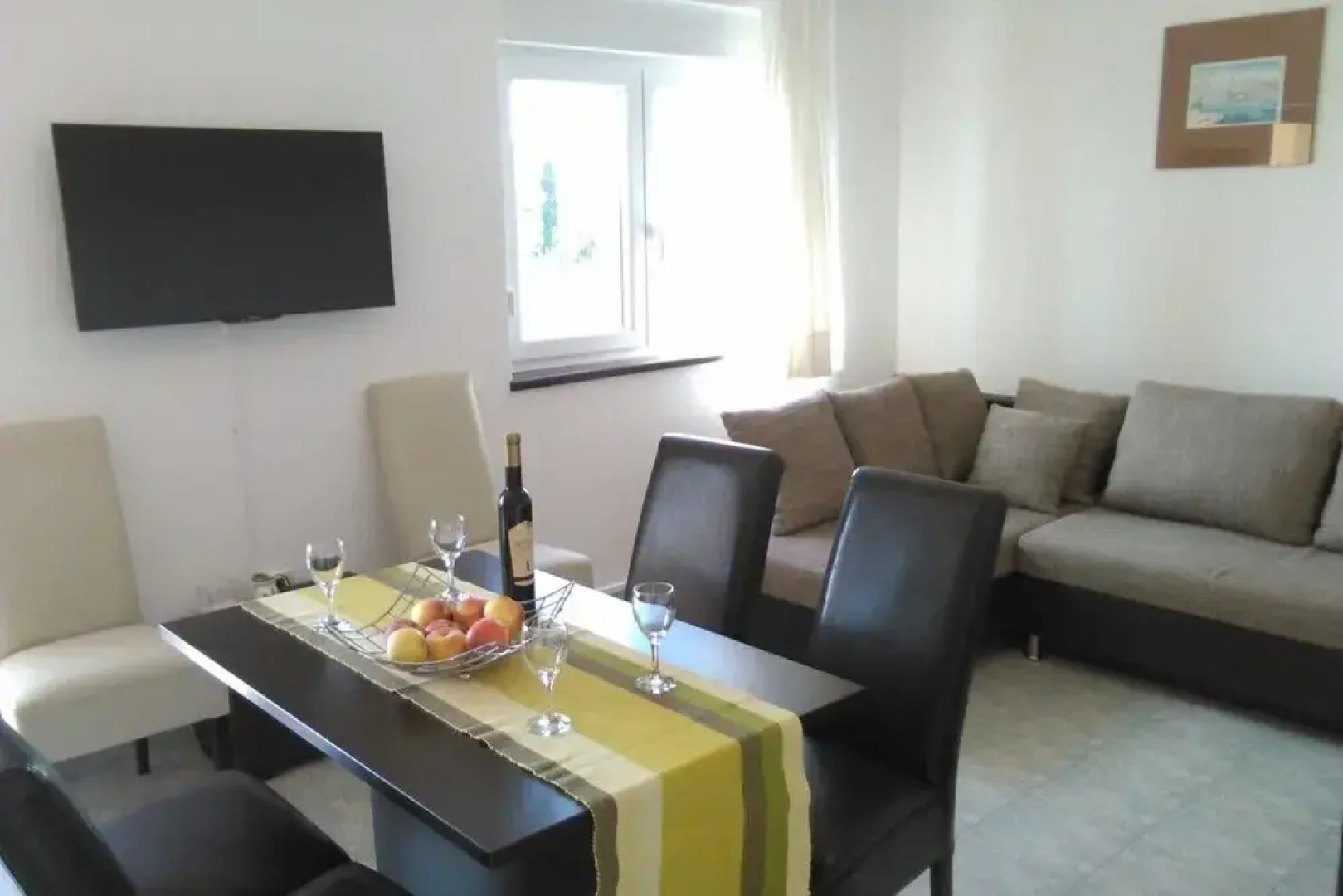 Two-bedroom apartment with sea view