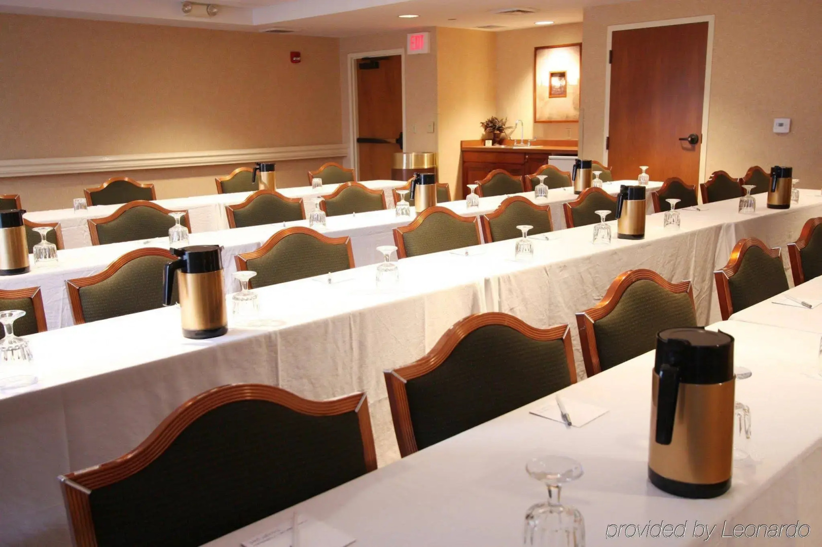 Hampton Inn & Suites State College at Williamsburg Square