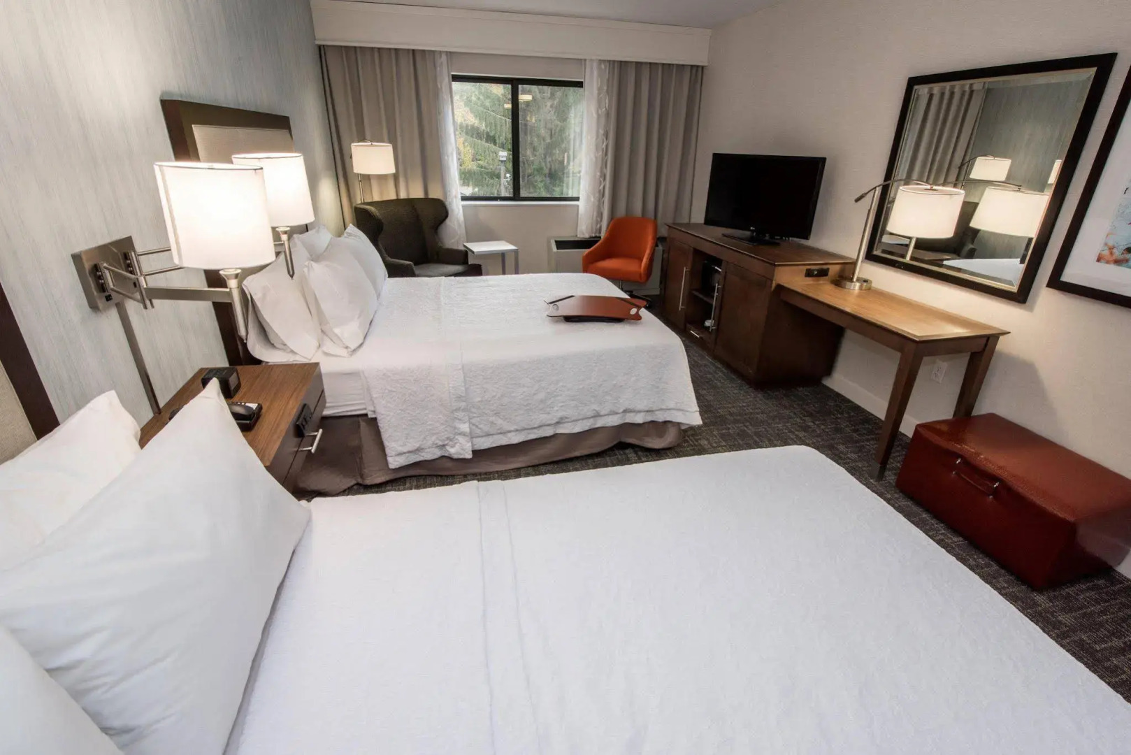 Holiday Inn Express-Western Avenue University