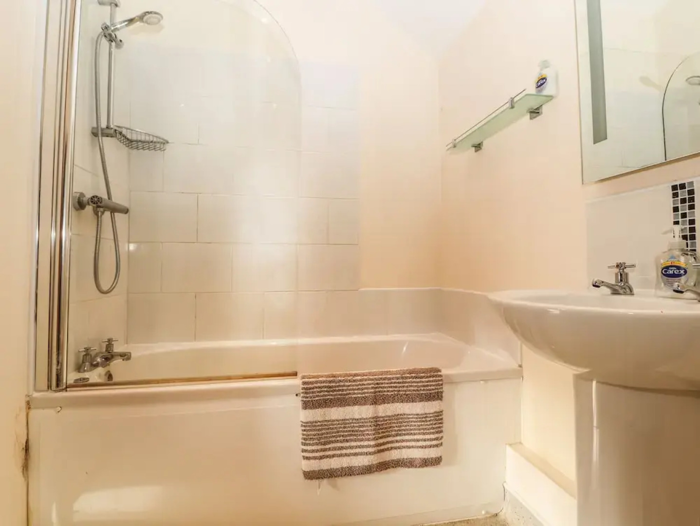 Maestyddyn Farm House