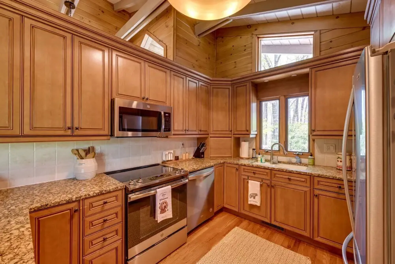 Luxe Glenville Cabin w/ Porch & BBQ ~ 5 Mi to Lake