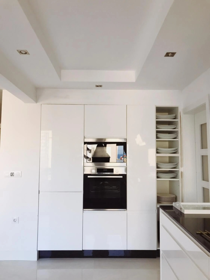 The White Apartment: Luxury, Beach and Design