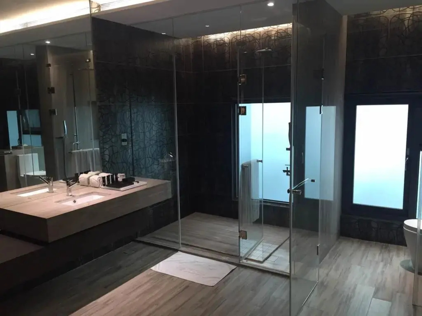 ALL-UR Chain Boutique Motel