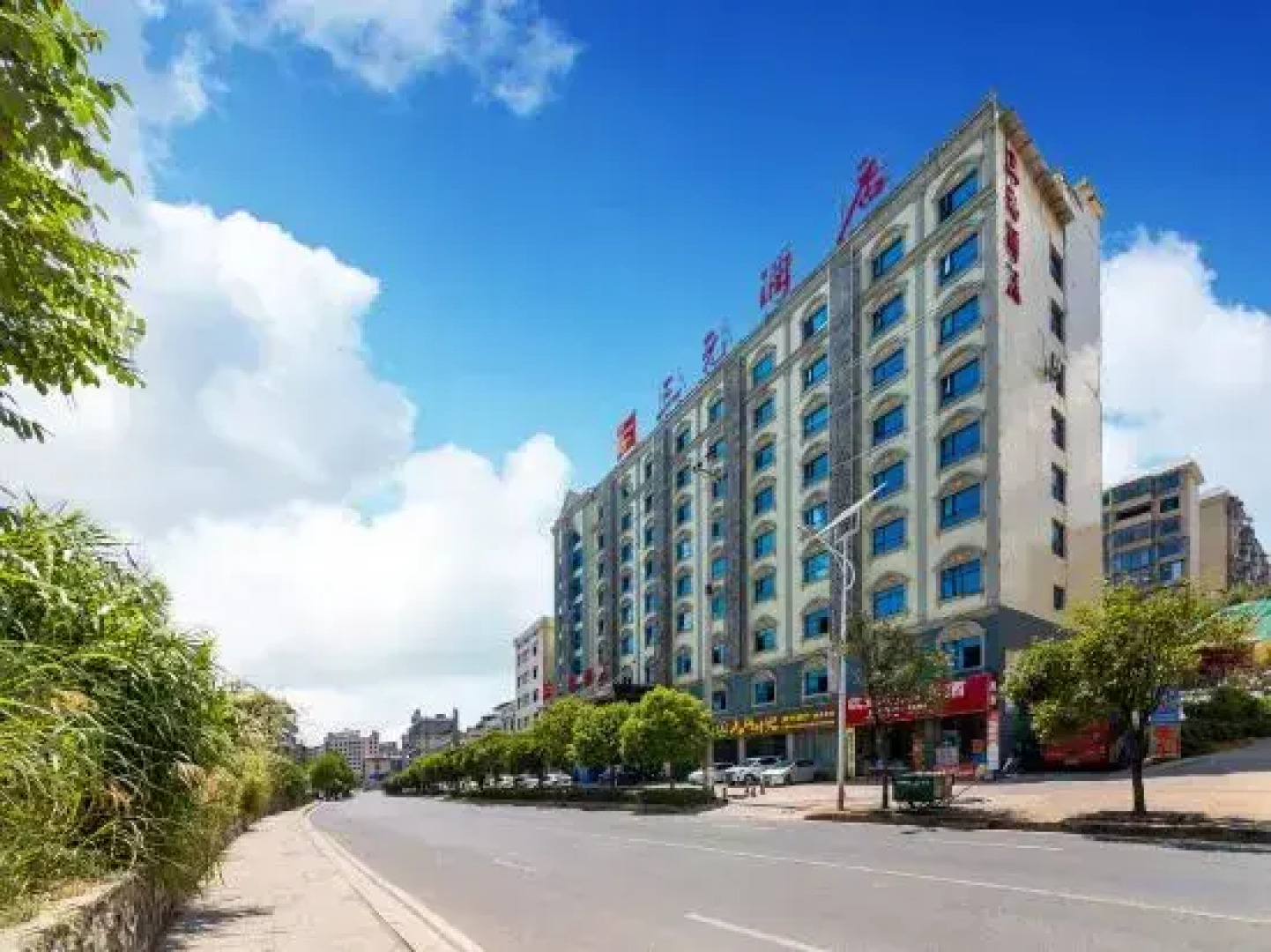 Sanyuan Hotel (Zixing Dongjiang Lake)