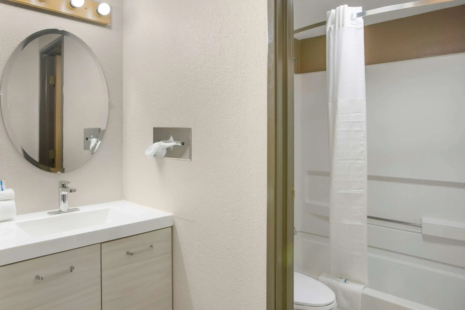 Rodeway Inn & Suites Grand Rapids Southeast