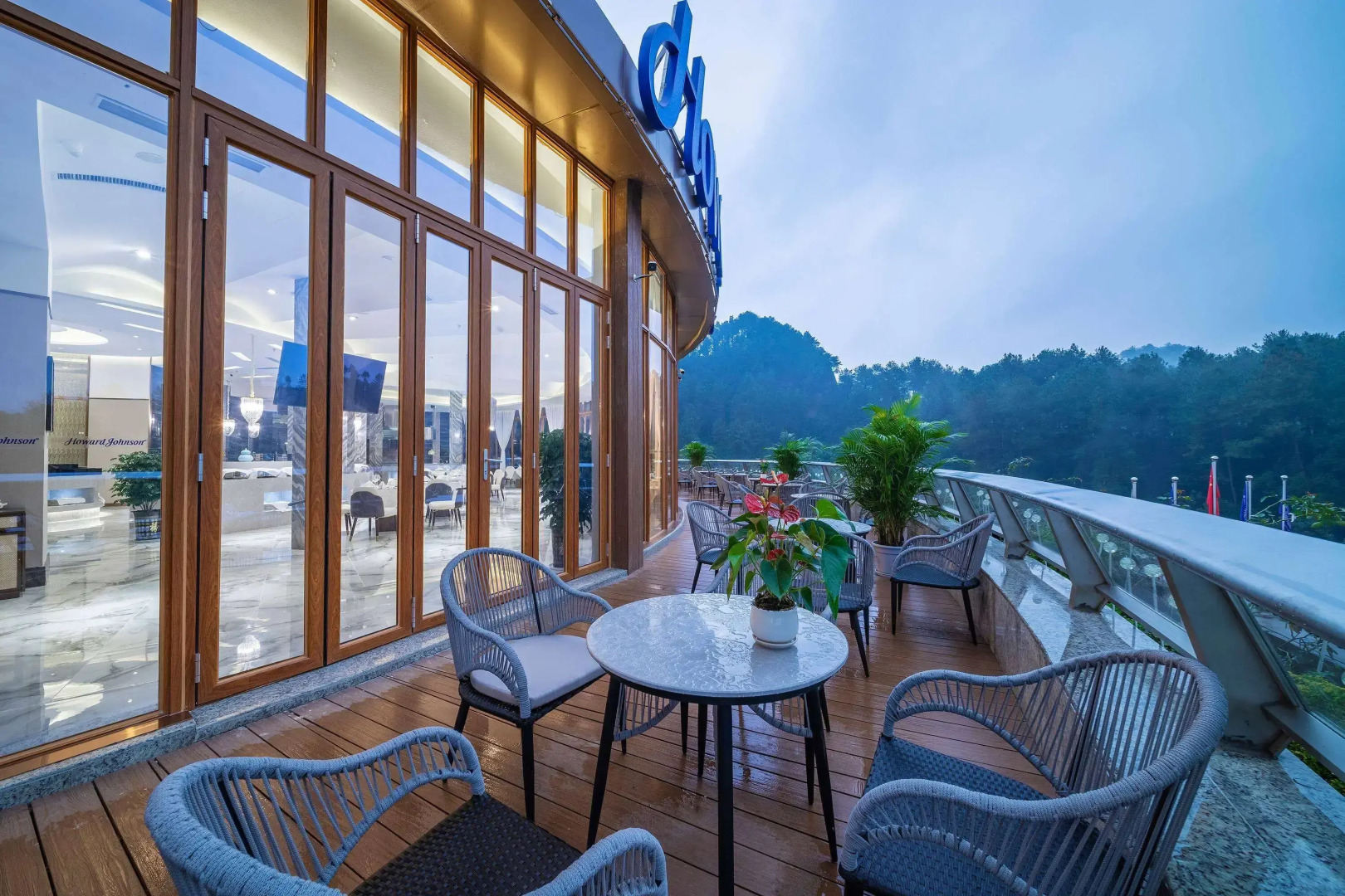 Howard Johnson By Wyndham Lake Serenity Hotel Neijiang