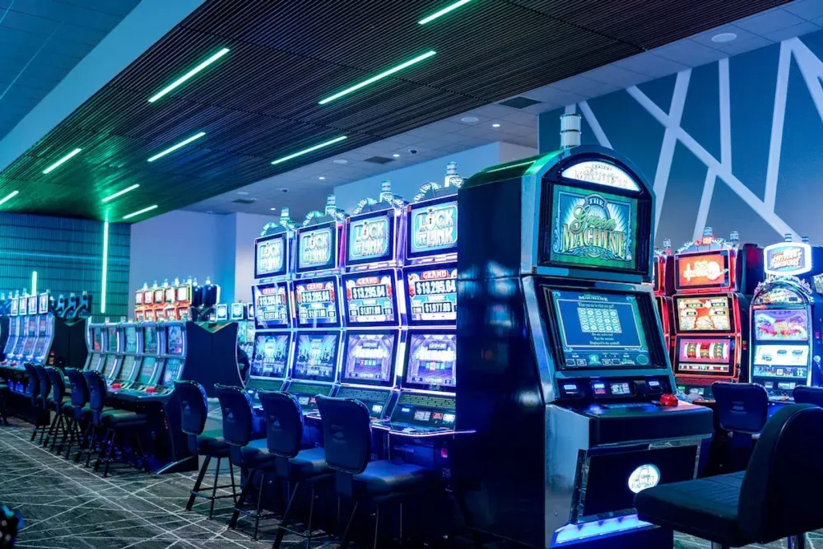 Royal River Casino and Hotel