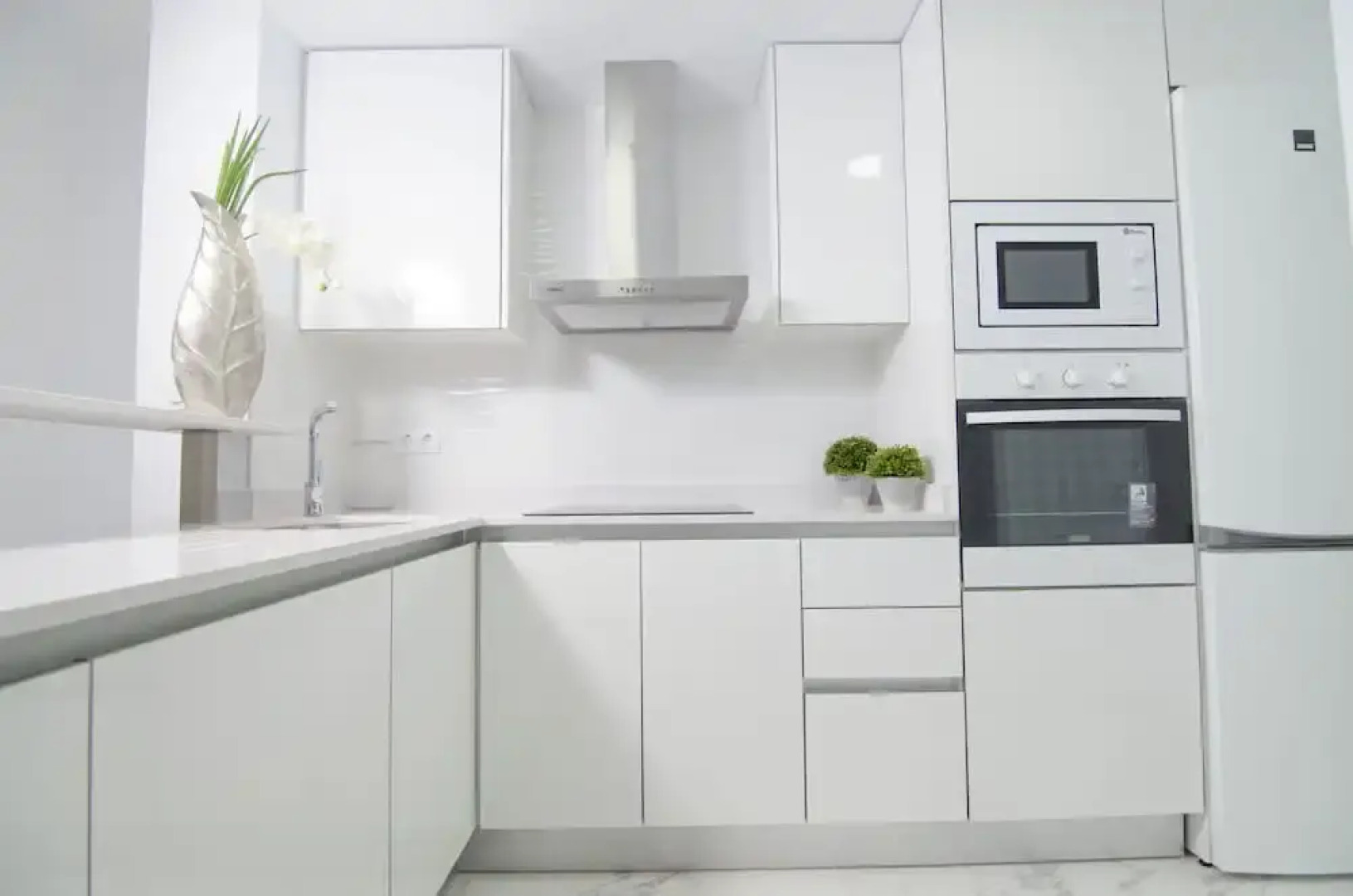 Ocean View Apartments - Marholidays